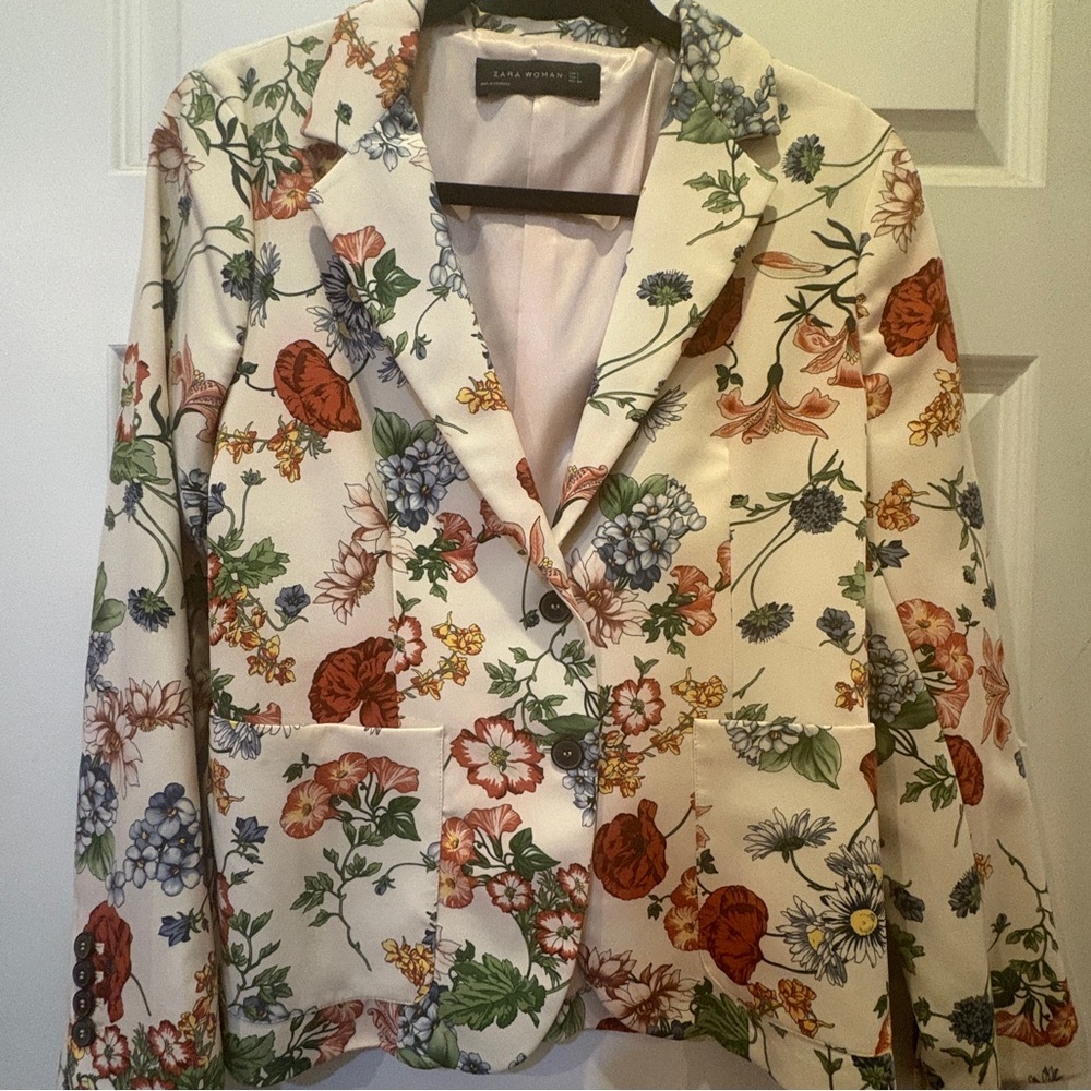 Floral pattern cream colored blazer from Zara Woman